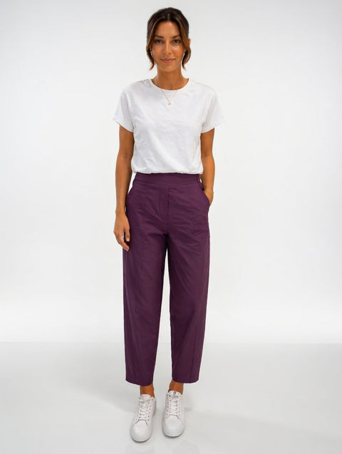 Lightweight Cropped Barrel Travel Trousers - burgundy