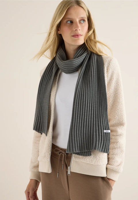 Cecil Knitted Scarf - Olive