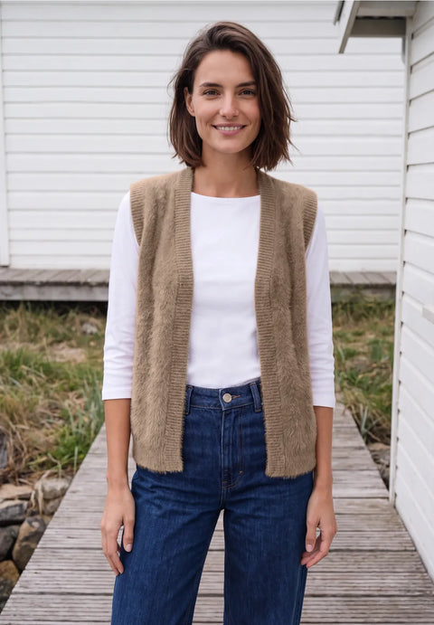 Cecil Feather Yarn Vest - creamy mocha