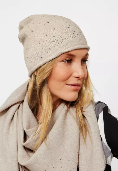 Cecil knitted beanie with stones