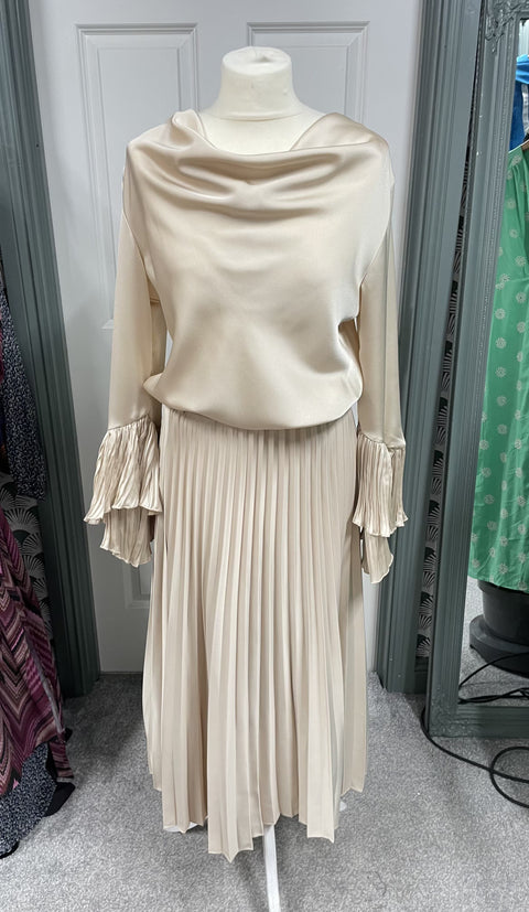 Garconne Mid-length Pleated Skirt - Beige